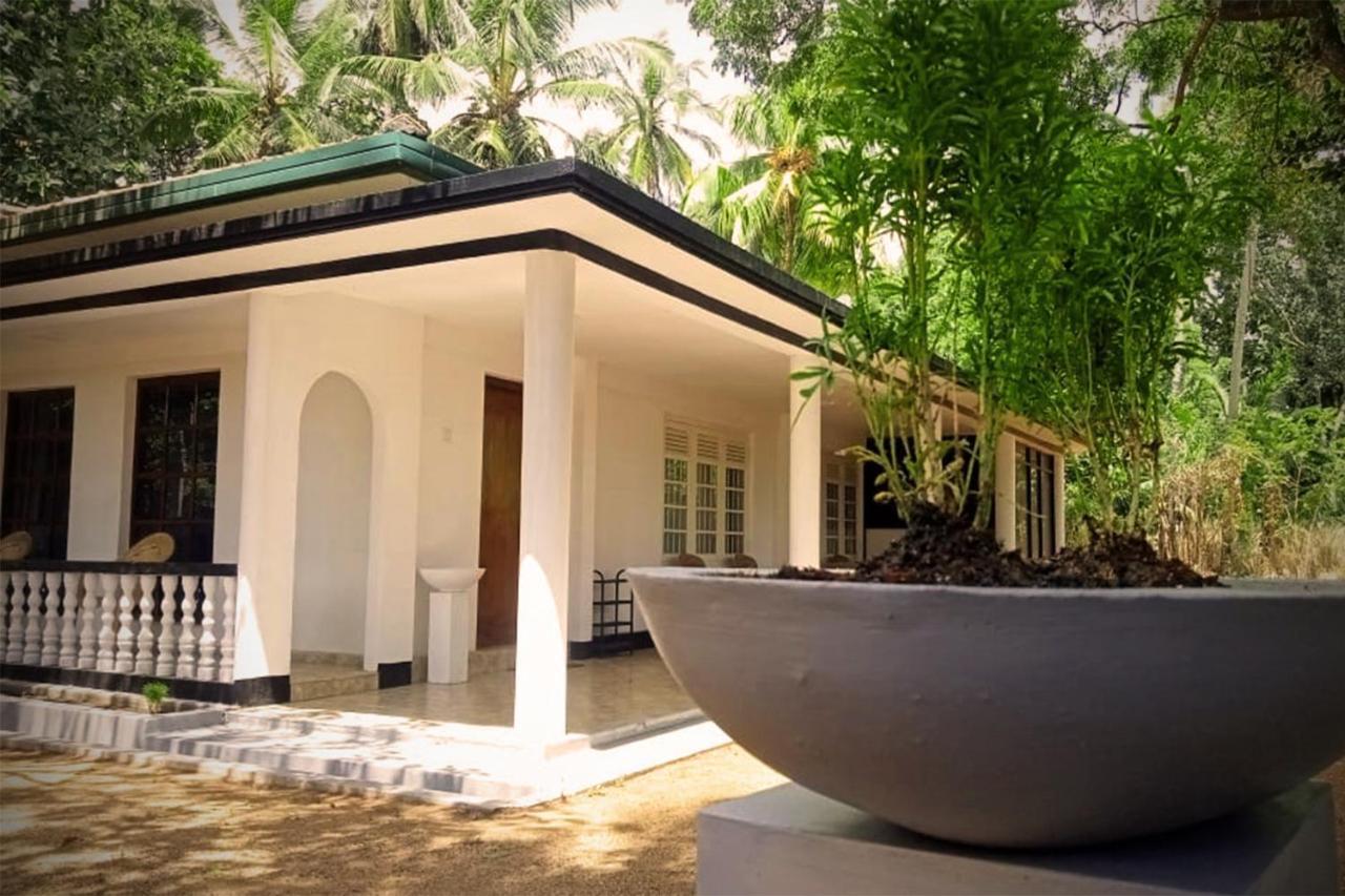 Abhaya Resorts Anuradhapura Bagian luar foto