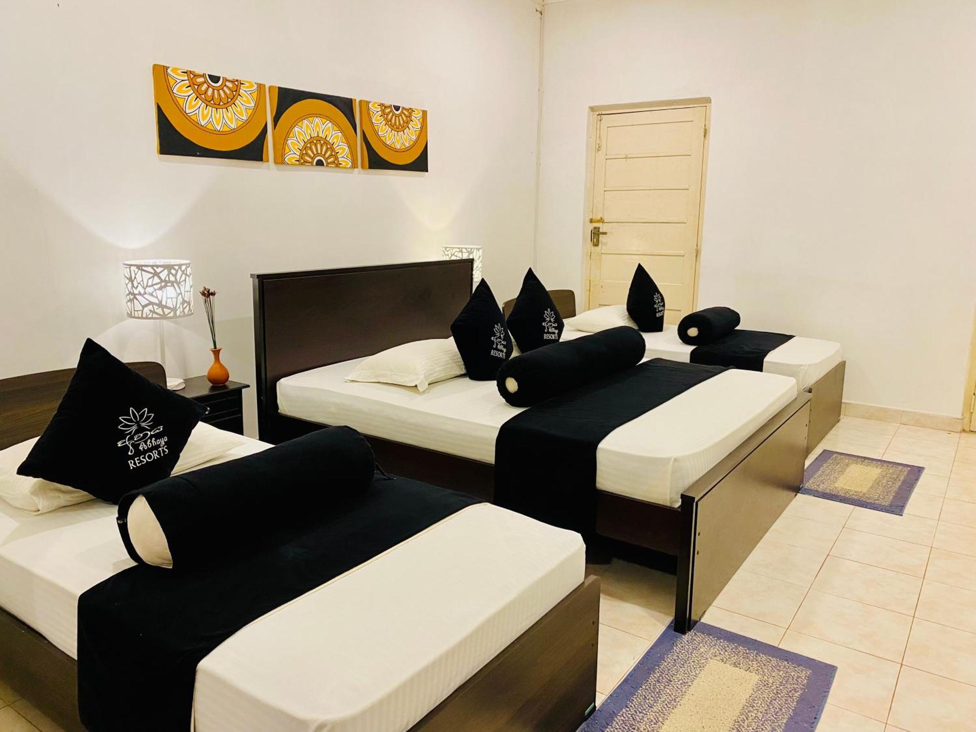 Abhaya Resorts Anuradhapura Bagian luar foto