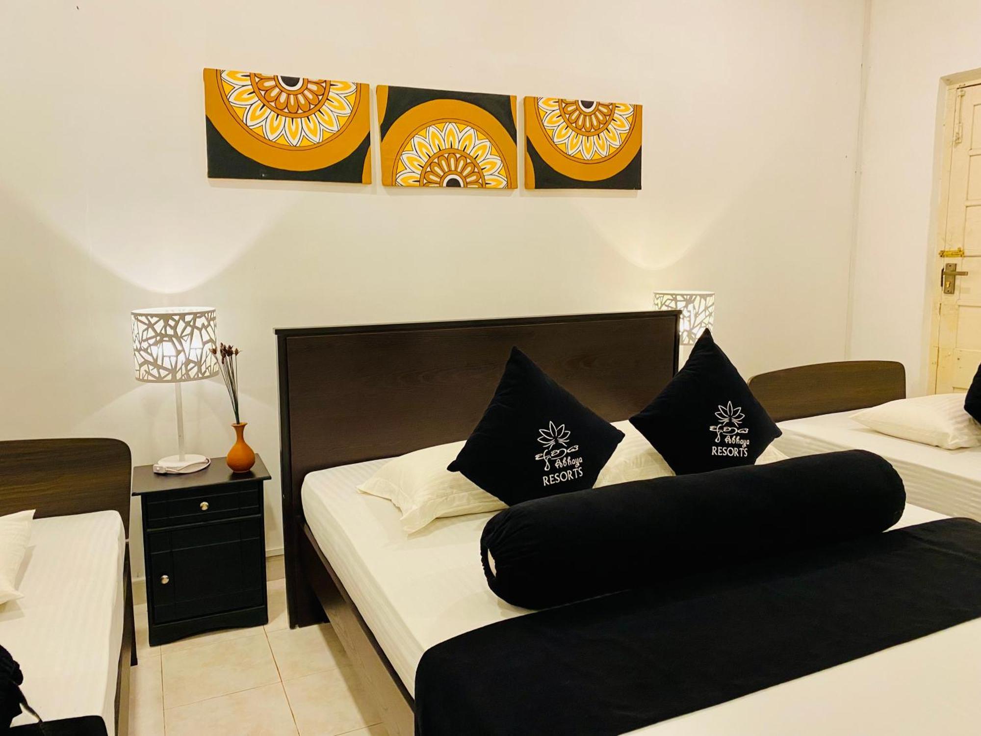 Abhaya Resorts Anuradhapura Bagian luar foto