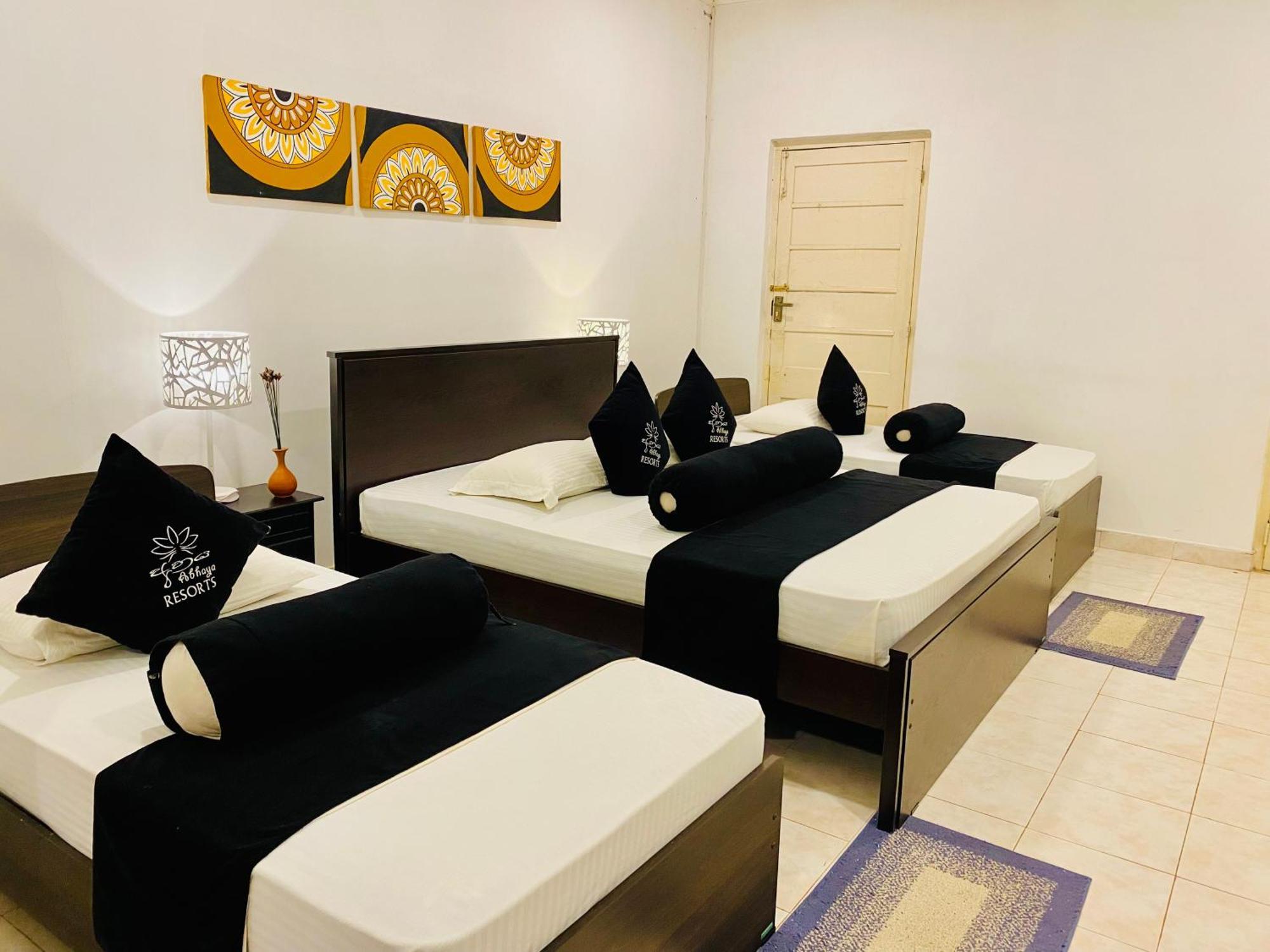 Abhaya Resorts Anuradhapura Bagian luar foto