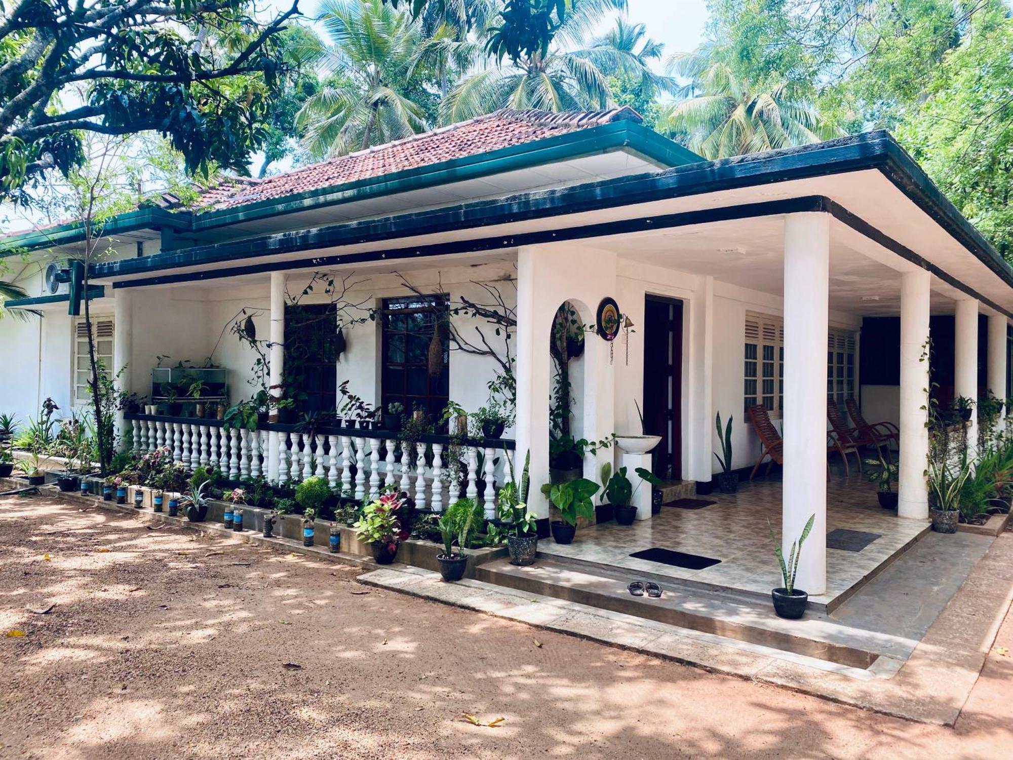 Abhaya Resorts Anuradhapura Bagian luar foto